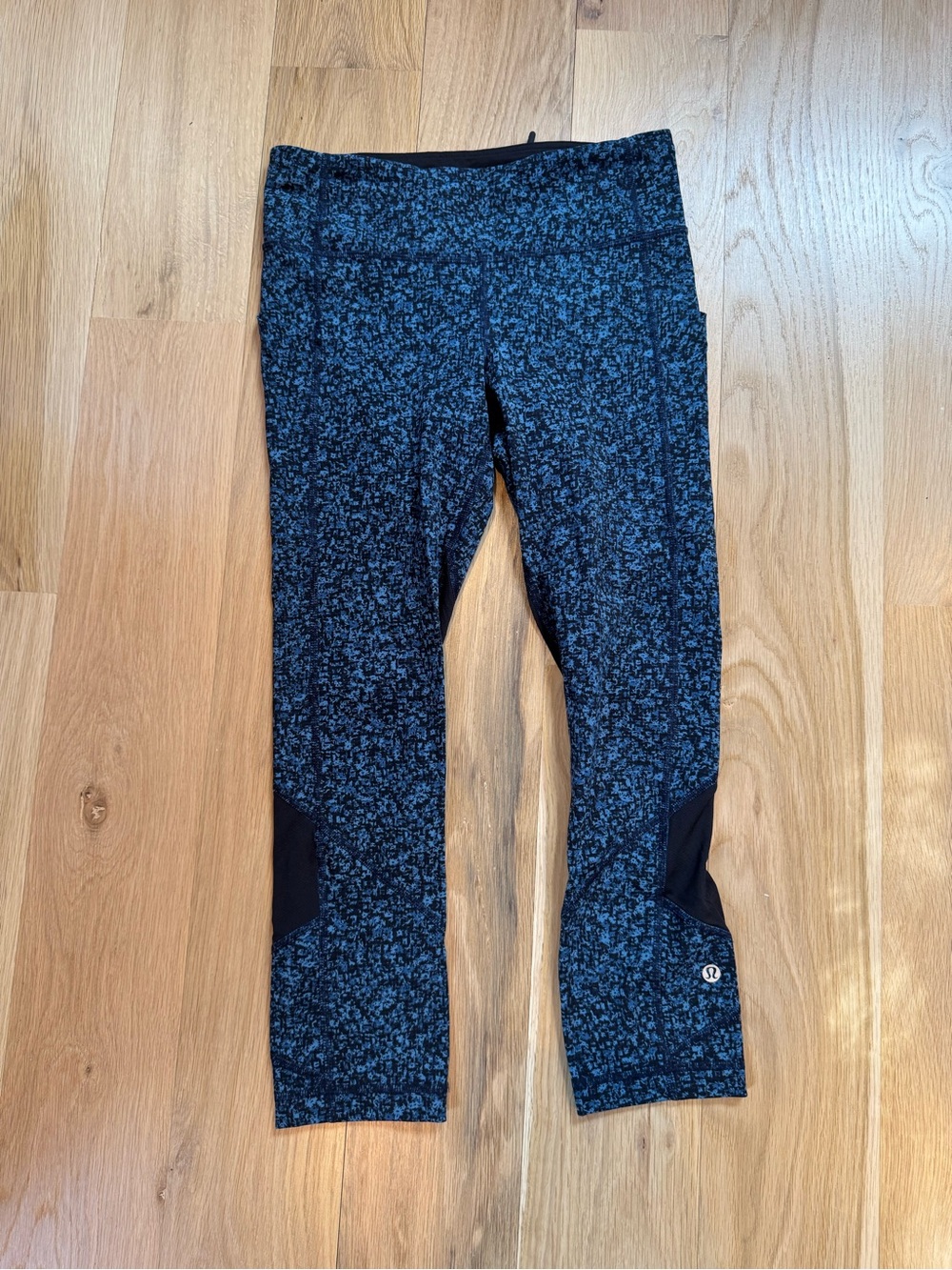 Lululemon Cropped Athletic Leggings Blue & Black Print – Size 4